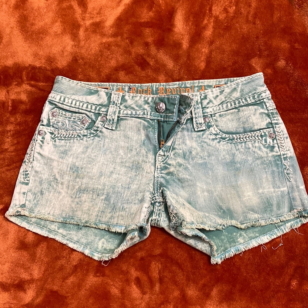 Size 28, rock revival women’s shorts